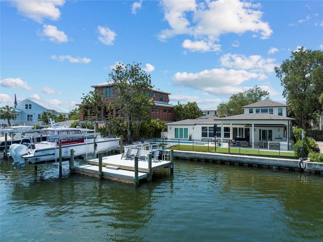 1907 ARROWHEAD DRIVE NE, St Petersburg, FL 33703