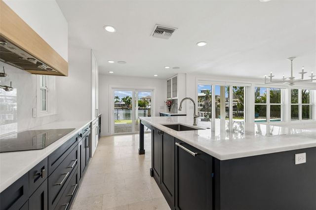 1907 ARROWHEAD DRIVE NE, St Petersburg, FL 33703