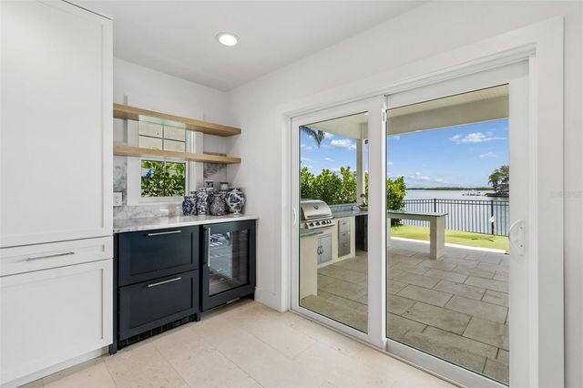 1907 ARROWHEAD DRIVE NE, St Petersburg, FL 33703