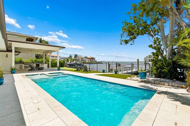 1907 ARROWHEAD DRIVE NE, St Petersburg, FL 33703