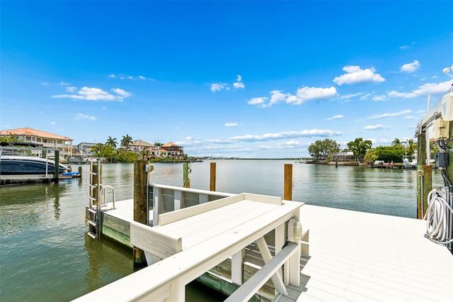 1907 ARROWHEAD DRIVE NE, St Petersburg, FL 33703