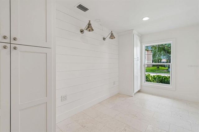 1907 ARROWHEAD DRIVE NE, St Petersburg, FL 33703