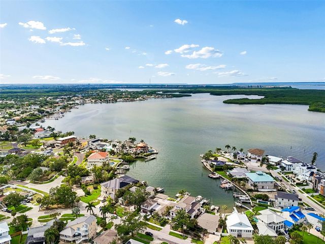 1907 ARROWHEAD DRIVE NE, St Petersburg, FL 33703