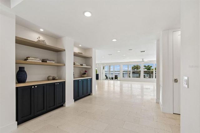 1907 ARROWHEAD DRIVE NE, St Petersburg, FL 33703