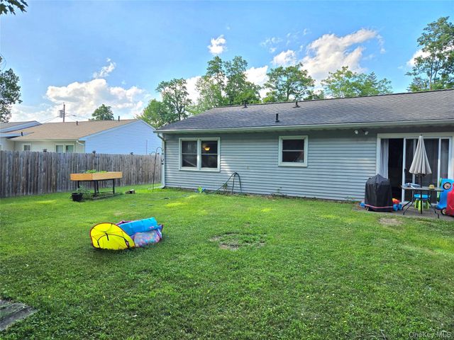 9 Creekview Court, Wappingers Falls, NY 12590