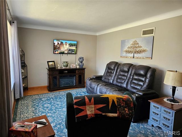 3736 Park Crest Drive, Unincorporated, MO 63125