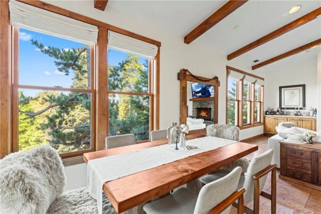 813 Greenbriar Drive, Lake Arrowhead, CA 92385