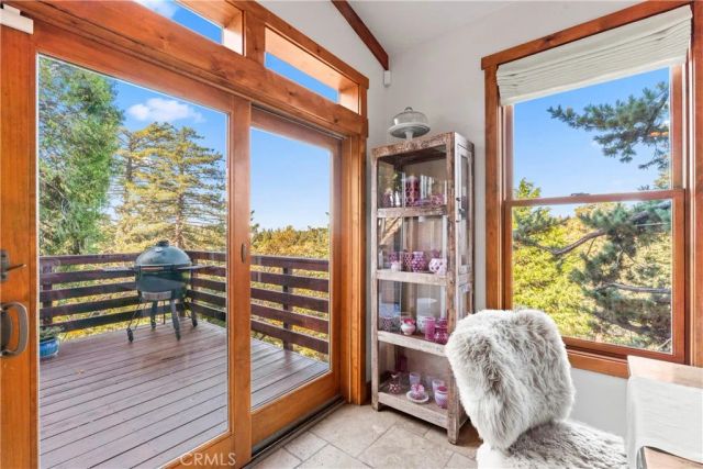 813 Greenbriar Drive, Lake Arrowhead, CA 92385