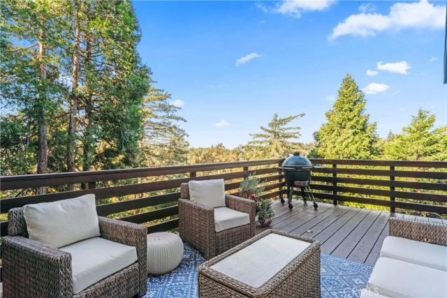 813 Greenbriar Drive, Lake Arrowhead, CA 92385