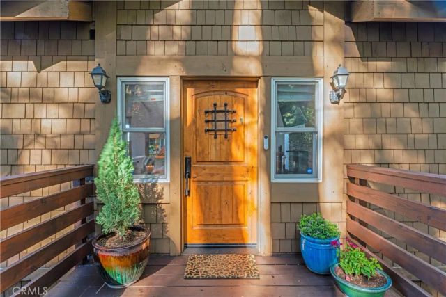 813 Greenbriar Drive, Lake Arrowhead, CA 92385