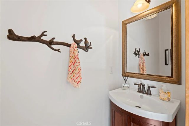 813 Greenbriar Drive, Lake Arrowhead, CA 92385