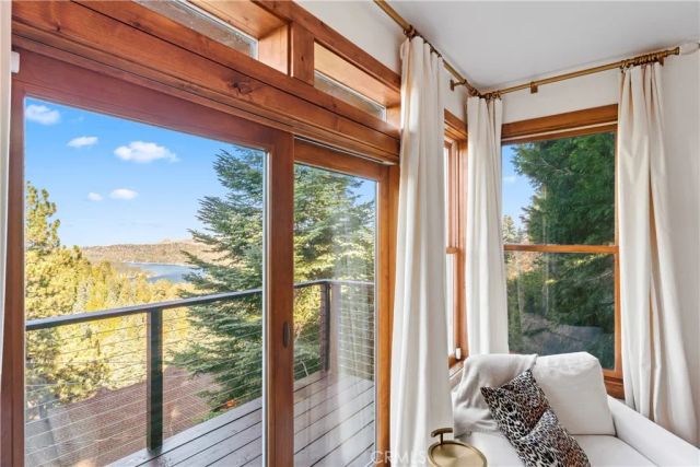 813 Greenbriar Drive, Lake Arrowhead, CA 92385