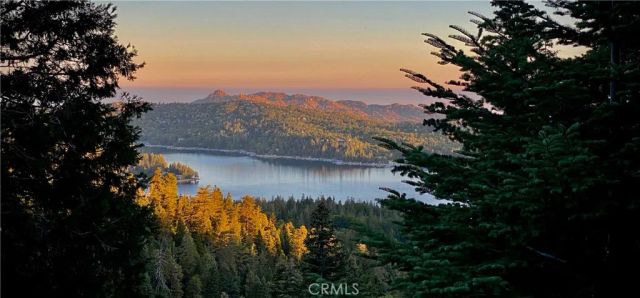 813 Greenbriar Drive, Lake Arrowhead, CA 92385