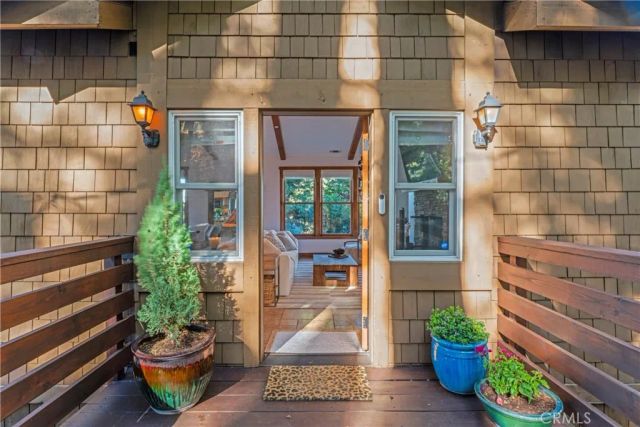 813 Greenbriar Drive, Lake Arrowhead, CA 92385