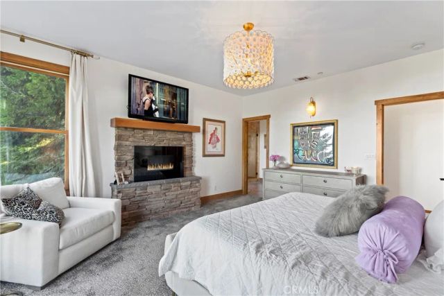 813 Greenbriar Drive, Lake Arrowhead, CA 92385