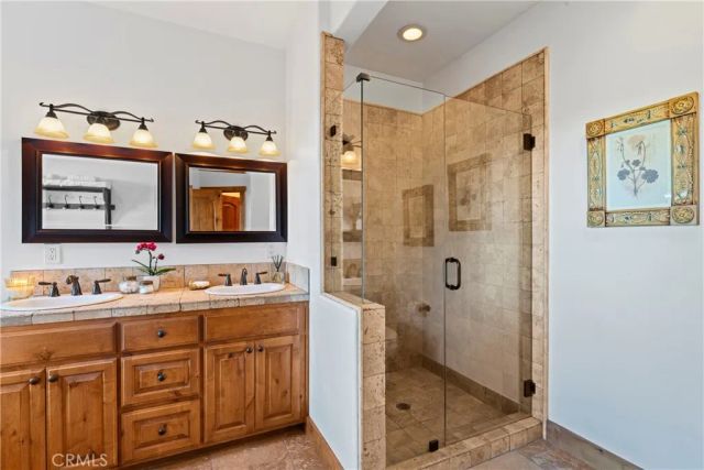 813 Greenbriar Drive, Lake Arrowhead, CA 92385