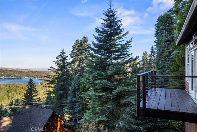 813 Greenbriar Drive, Lake Arrowhead, CA 92385