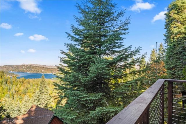 813 Greenbriar Drive, Lake Arrowhead, CA 92385