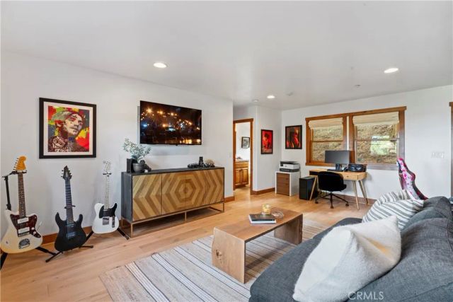 813 Greenbriar Drive, Lake Arrowhead, CA 92385