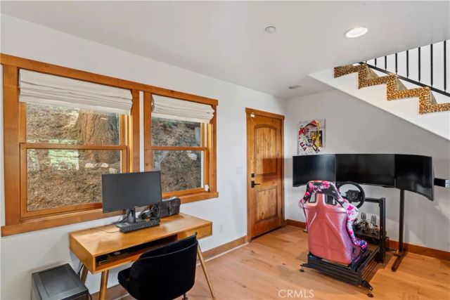 813 Greenbriar Drive, Lake Arrowhead, CA 92385