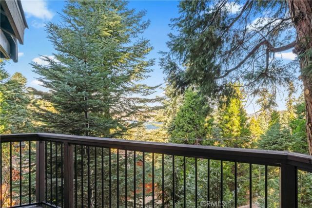 813 Greenbriar Drive, Lake Arrowhead, CA 92385