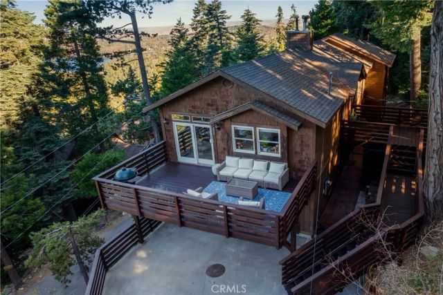 813 Greenbriar Drive, Lake Arrowhead, CA 92385