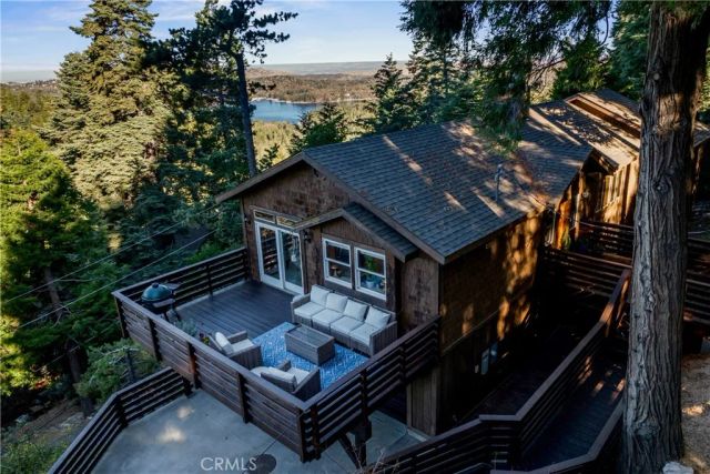 813 Greenbriar Drive, Lake Arrowhead, CA 92385