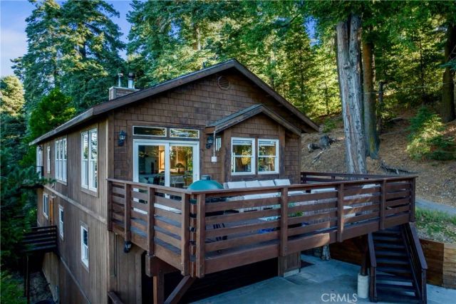 813 Greenbriar Drive, Lake Arrowhead, CA 92385