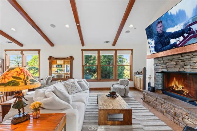 813 Greenbriar Drive, Lake Arrowhead, CA 92385