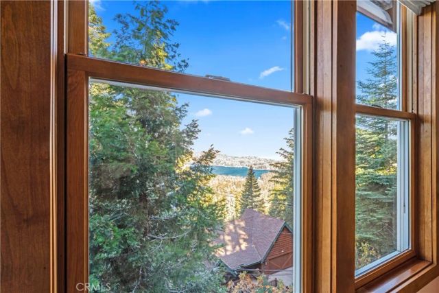 813 Greenbriar Drive, Lake Arrowhead, CA 92385