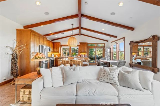 813 Greenbriar Drive, Lake Arrowhead, CA 92385