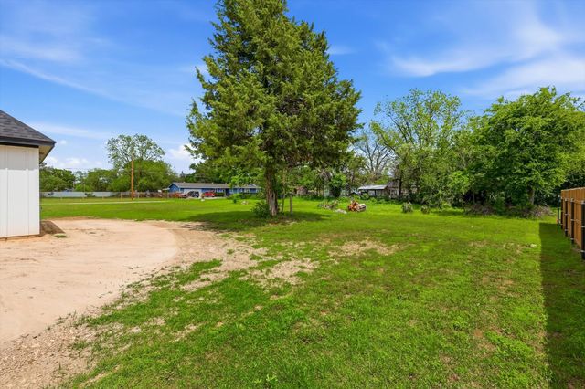 908 Crittendon Street, Bridgeport, TX 76426