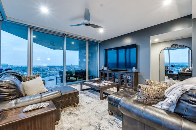 3130 N Harwood Street 1903, Dallas, TX 75201