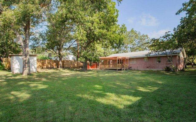 403 4th Ave, Smithville, TX 78957