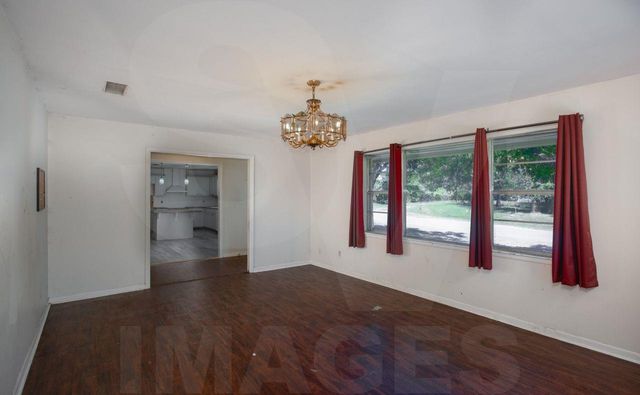 403 4th Ave, Smithville, TX 78957