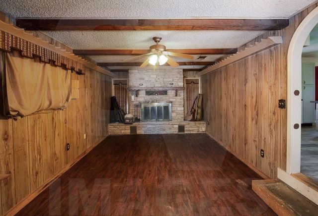 403 4th Ave, Smithville, TX 78957