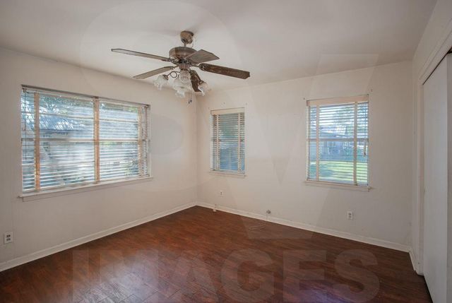 403 4th Ave, Smithville, TX 78957