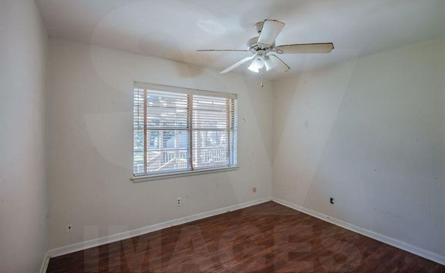 403 4th Ave, Smithville, TX 78957