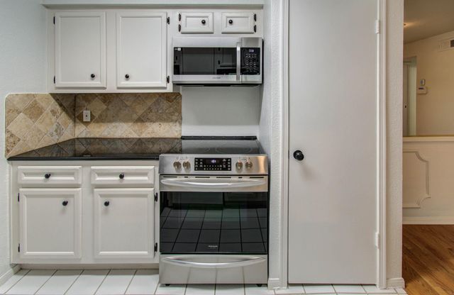 5711 Sugar Hill Drive 108, Houston, TX 77057