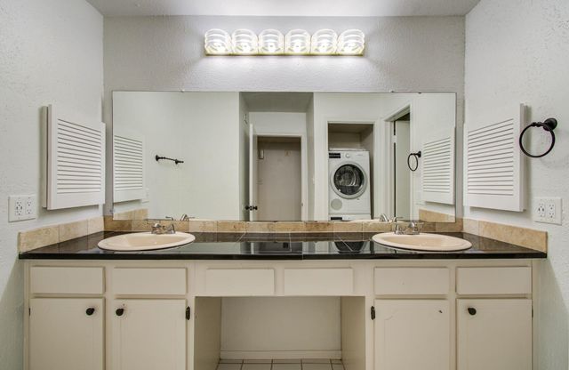 5711 Sugar Hill Drive 108, Houston, TX 77057