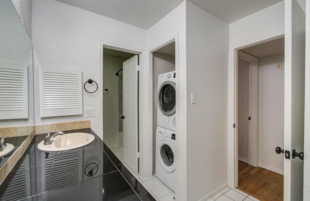 5711 Sugar Hill Drive 108, Houston, TX 77057