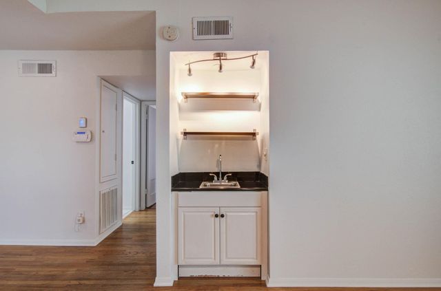 5711 Sugar Hill Drive 108, Houston, TX 77057