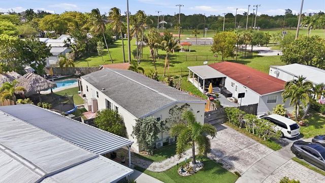 5301 SW 29th Way, Fort Lauderdale, FL 33312