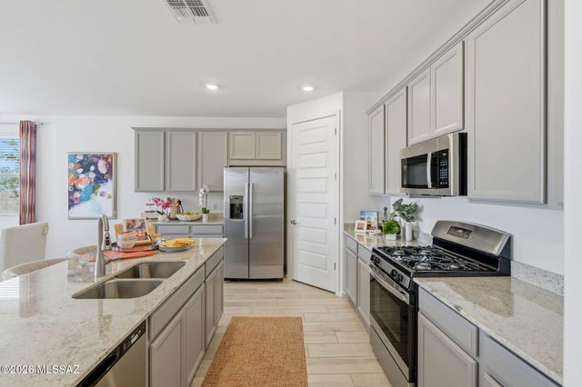17474 S Hayward Place, Vail, AZ 85641