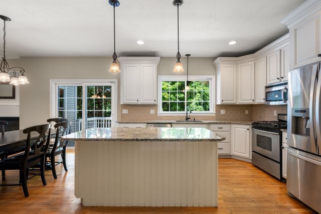 12 Rocky Woods Rd, Hopkinton, MA 01748