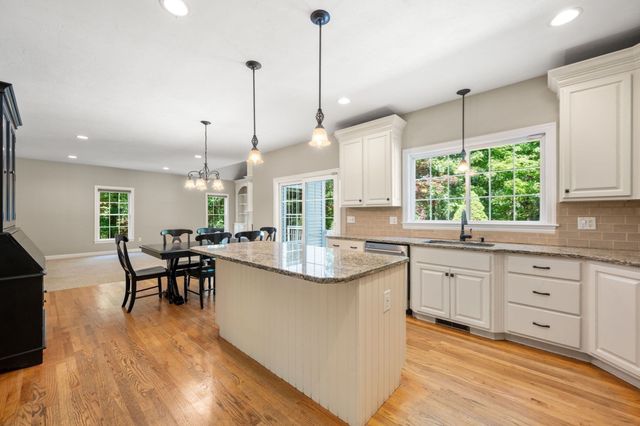 12 Rocky Woods Rd, Hopkinton, MA 01748