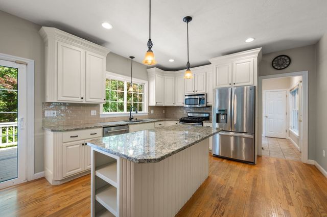 12 Rocky Woods Rd, Hopkinton, MA 01748
