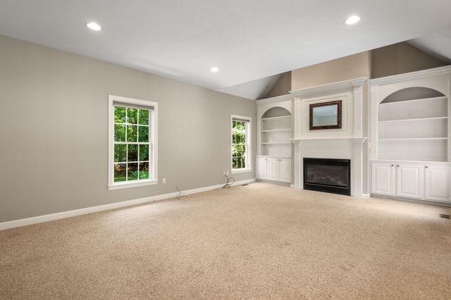 12 Rocky Woods Rd, Hopkinton, MA 01748