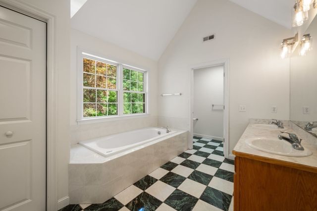 12 Rocky Woods Rd, Hopkinton, MA 01748