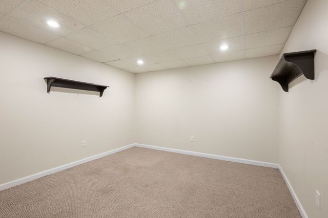 12 Rocky Woods Rd, Hopkinton, MA 01748
